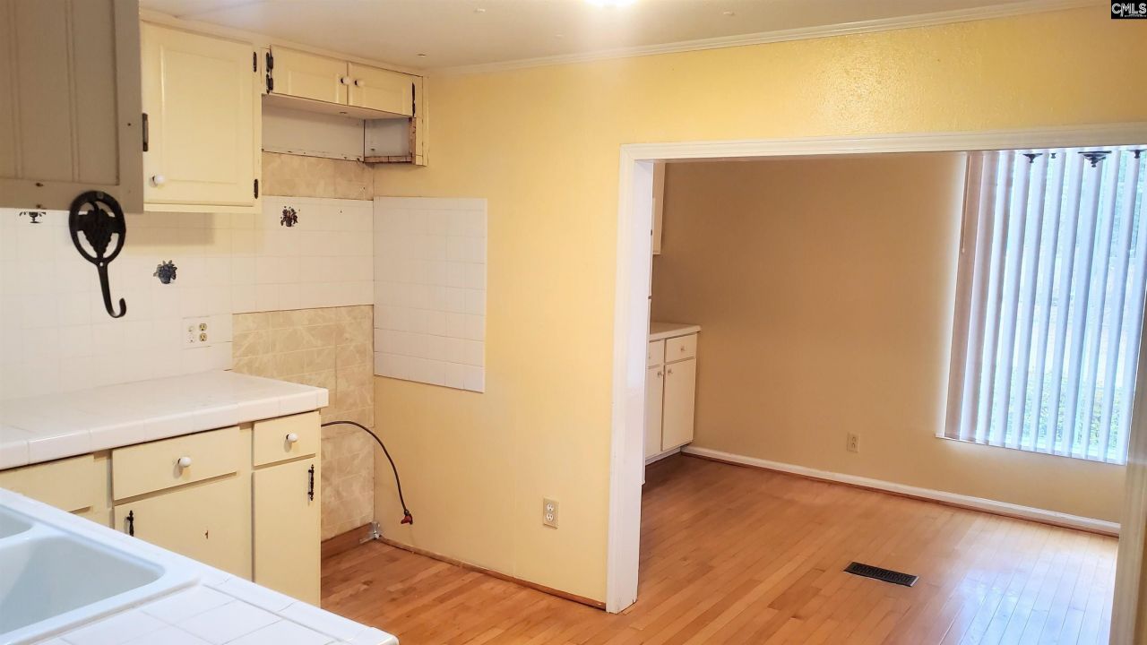 1107 Ardis Road Photo 8