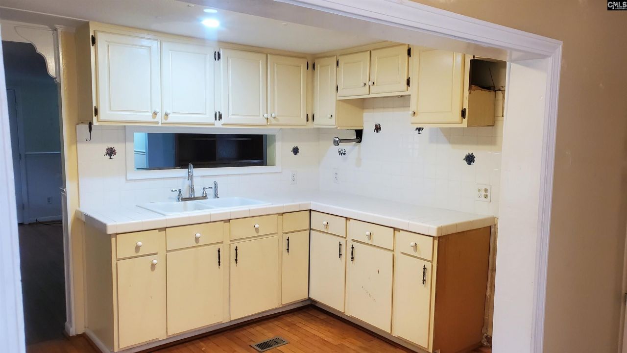 1107 Ardis Road Photo 9