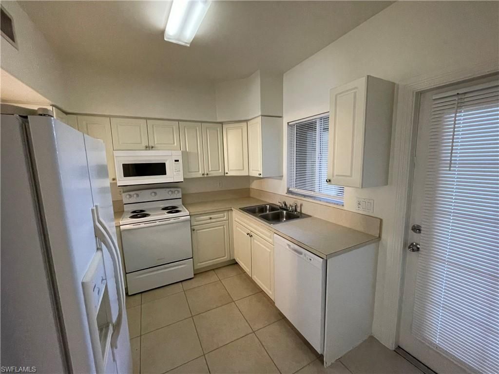 4110 Castilla Cir, Unit 102, Fort Myers, FL 33916 Photo