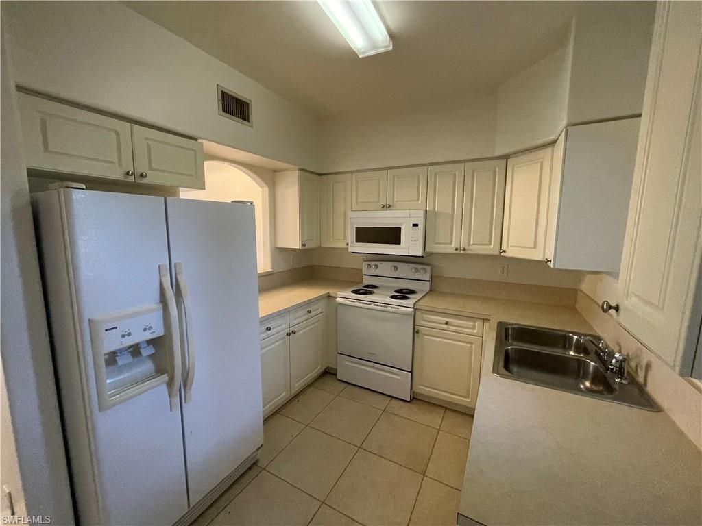 4110 Castilla Cir, Unit 102, Fort Myers, FL 33916 Photo