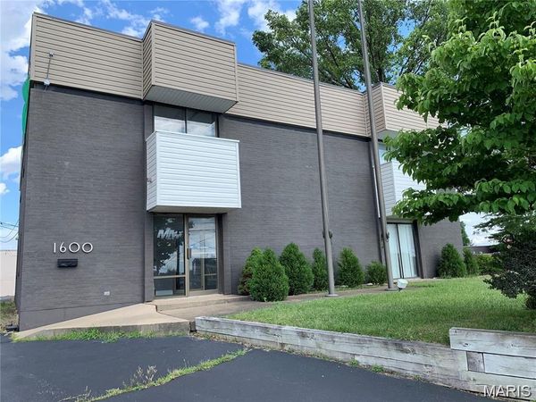 1600 N Warson Road, St Louis, MO 63132