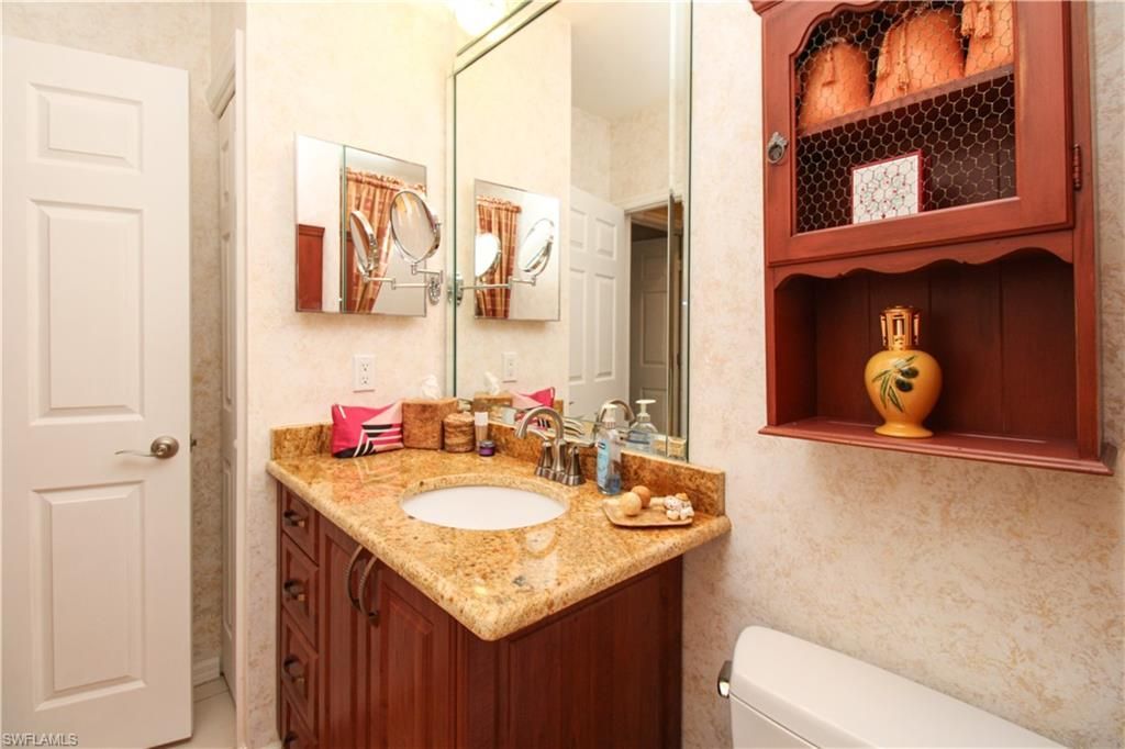 172 Vintage Cir, Unit 202, Naples, FL 34119 Photo