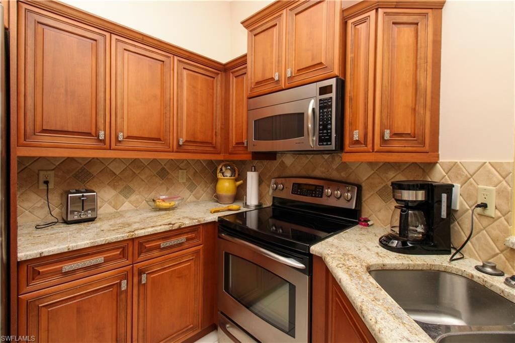 172 Vintage Cir, Unit 202, Naples, FL 34119 Photo