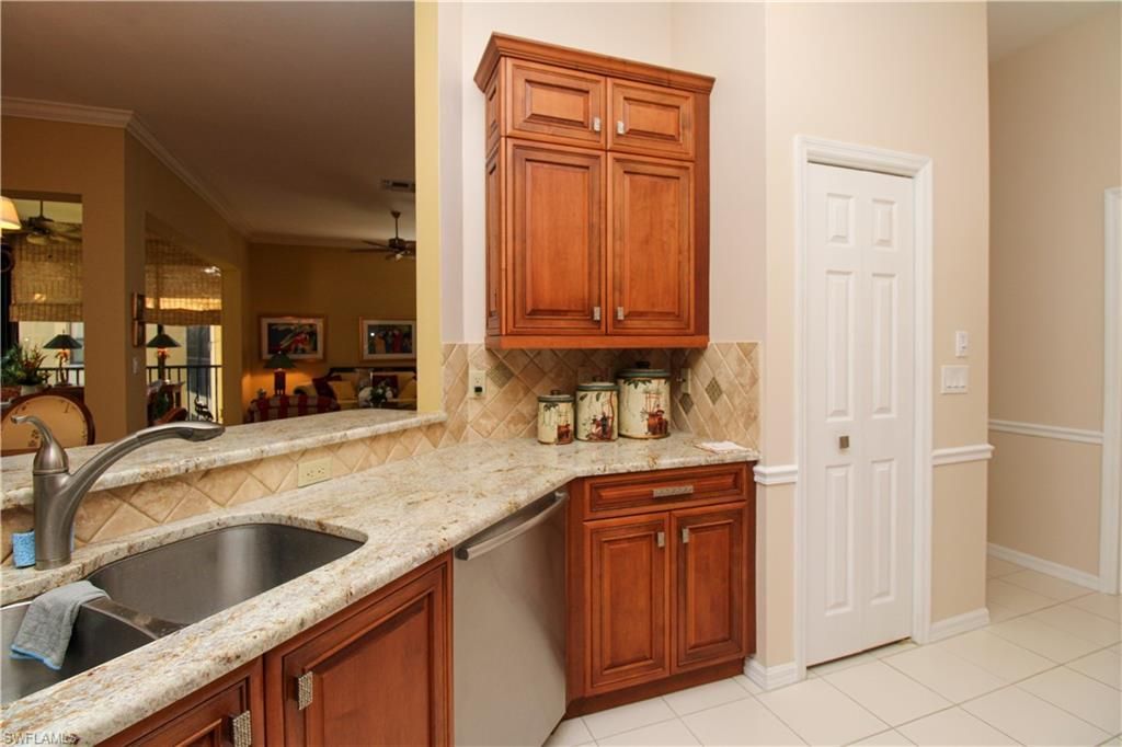 172 Vintage Cir, Unit 202, Naples, FL 34119 Photo