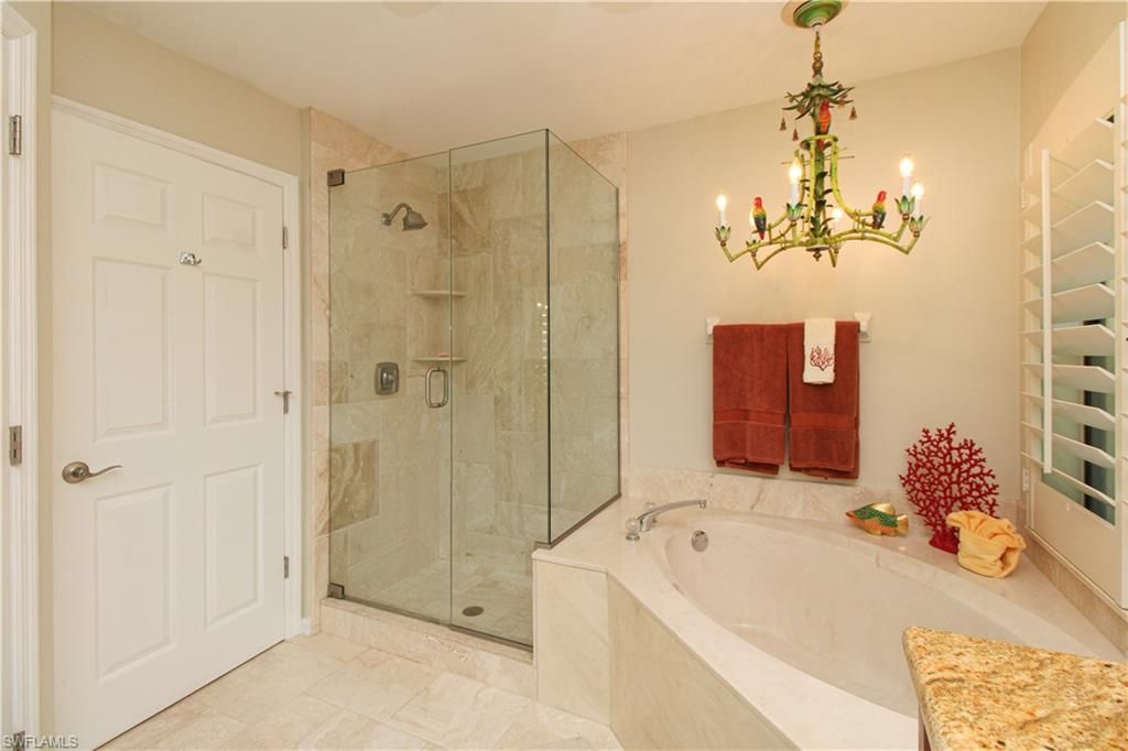 172 Vintage Cir, Unit 202, Naples, FL 34119 Photo