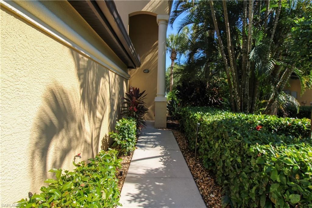 172 Vintage Cir, Unit 202, Naples, FL 34119 Photo