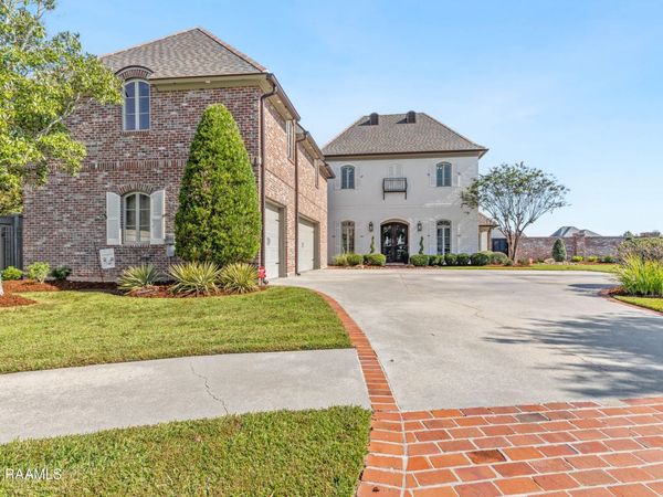 144 Greenwood Place, Breaux Bridge, LA 70517