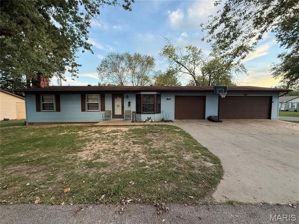 1911 Yale Drive, Scott City, MO 63780