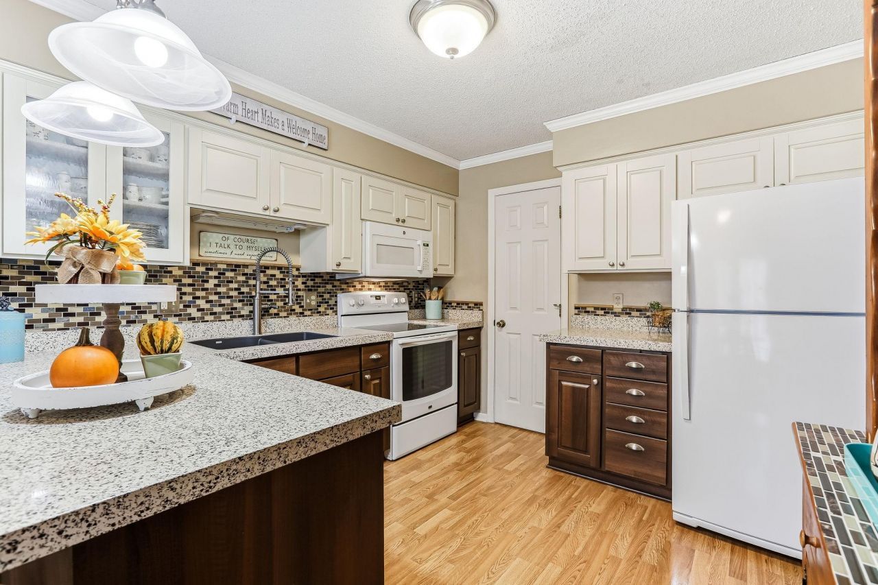 1807 1/2 County Road E East White Bear Lake, MN 55110