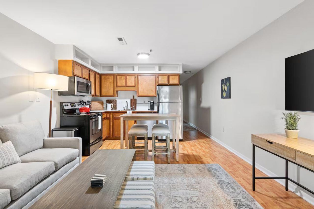 40 Bee Street Photo 8