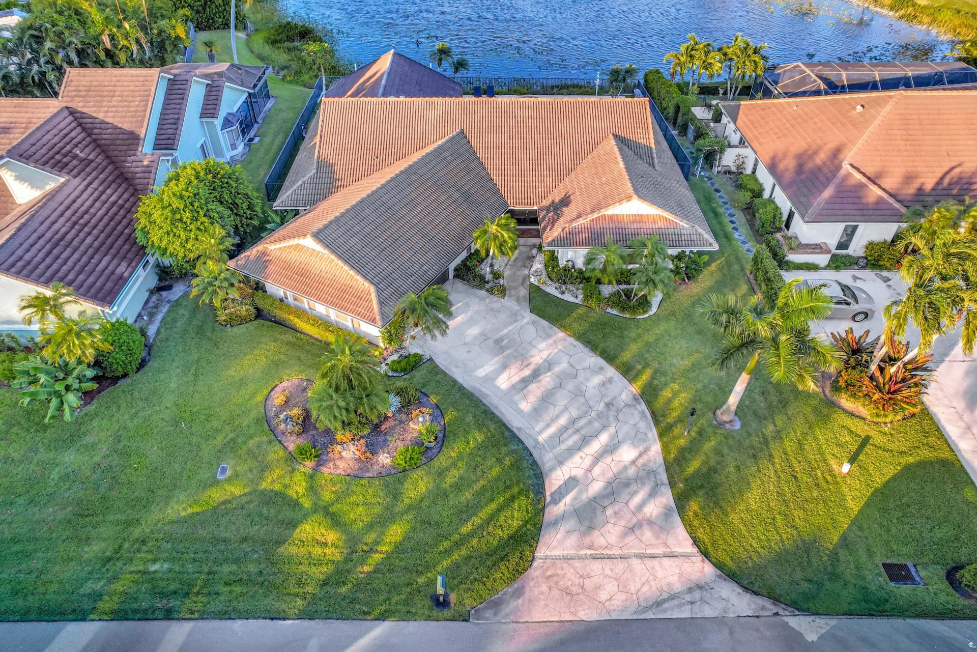 19 Cambria Road E, Palm Beach Gardens, FL 33418 Photo