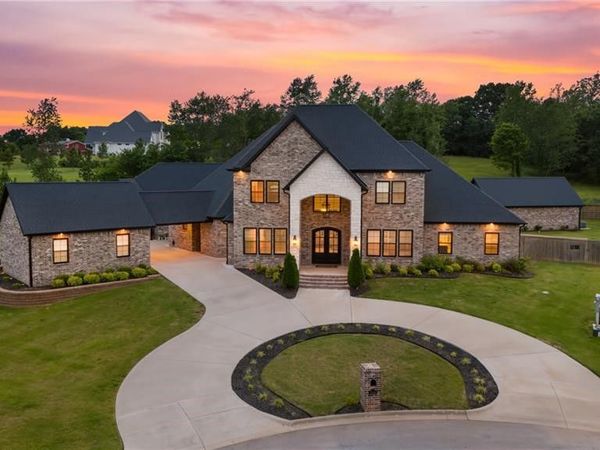 5104 S Haxton Circle, Bentonville, AR 72713