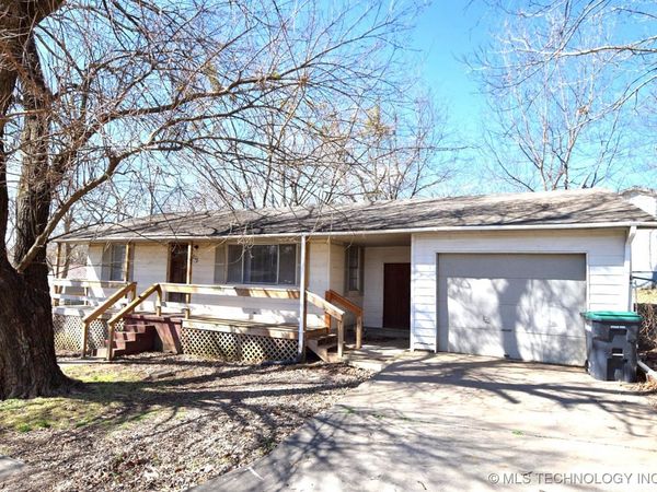 215 S Maple Avenue , Tahlequah, OK 74464