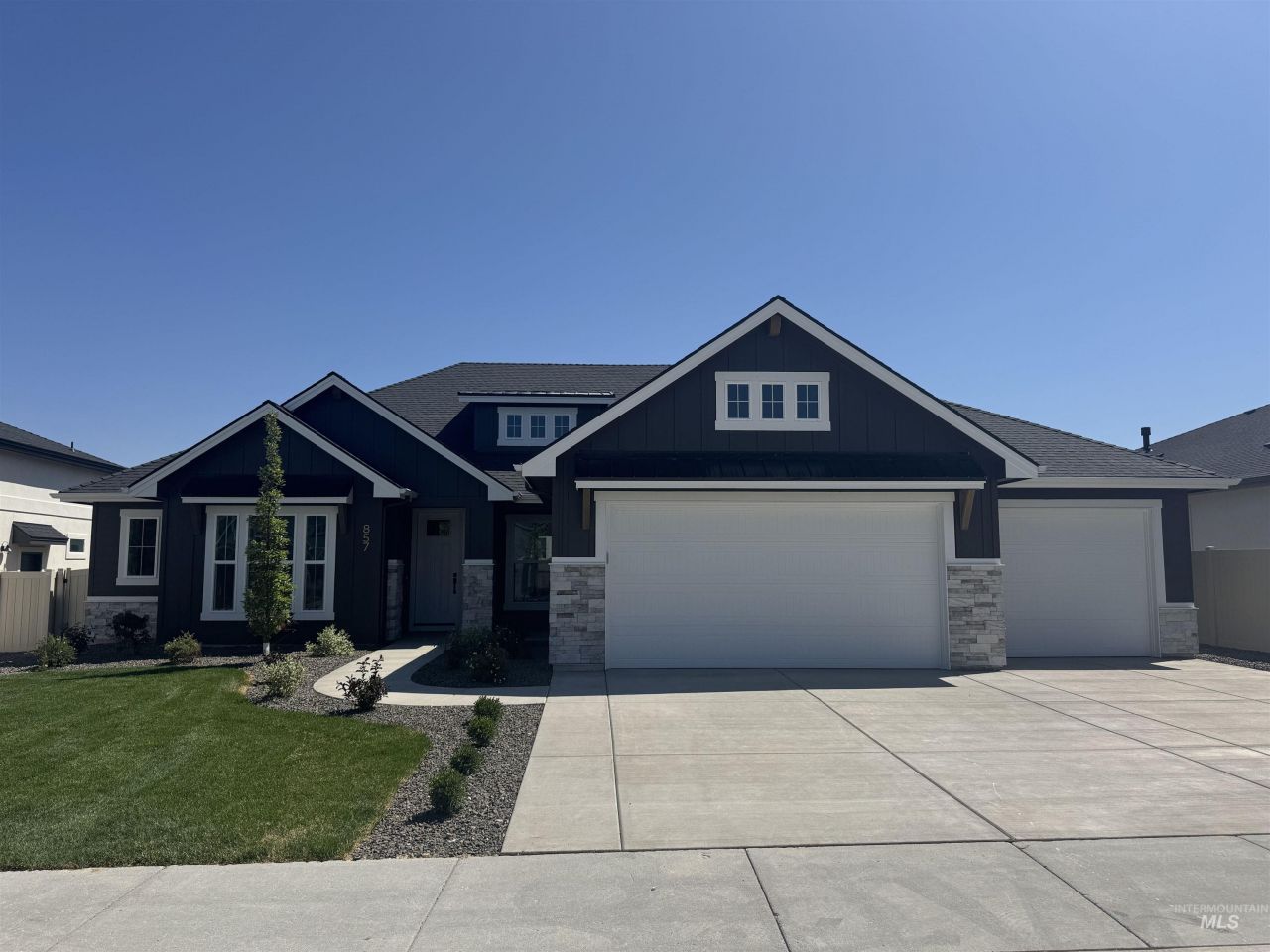 699 W Oak Springs Dr, Meridian, ID 83642 Main Photo
