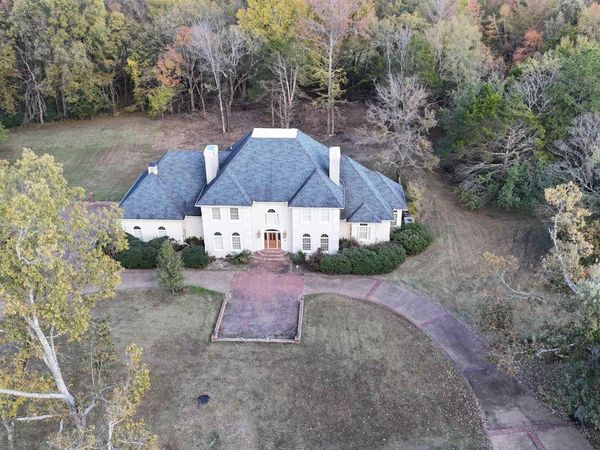 1200 SAND RIDGE BARGERTON RD, Lexington, TN 38351