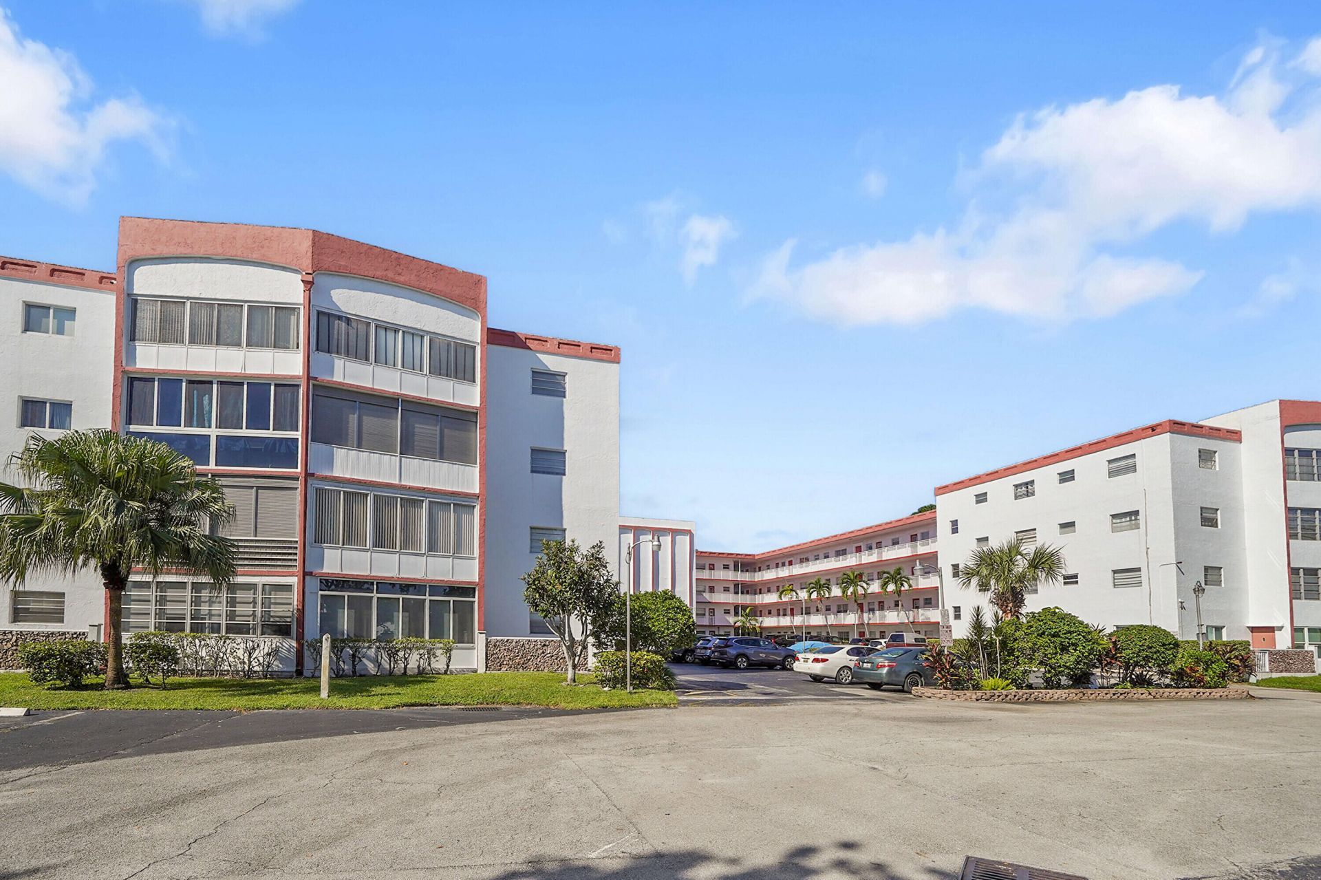 4000 NW 44th Avenue, Unit 301, Lauderdale Lakes, FL 33319 Photo