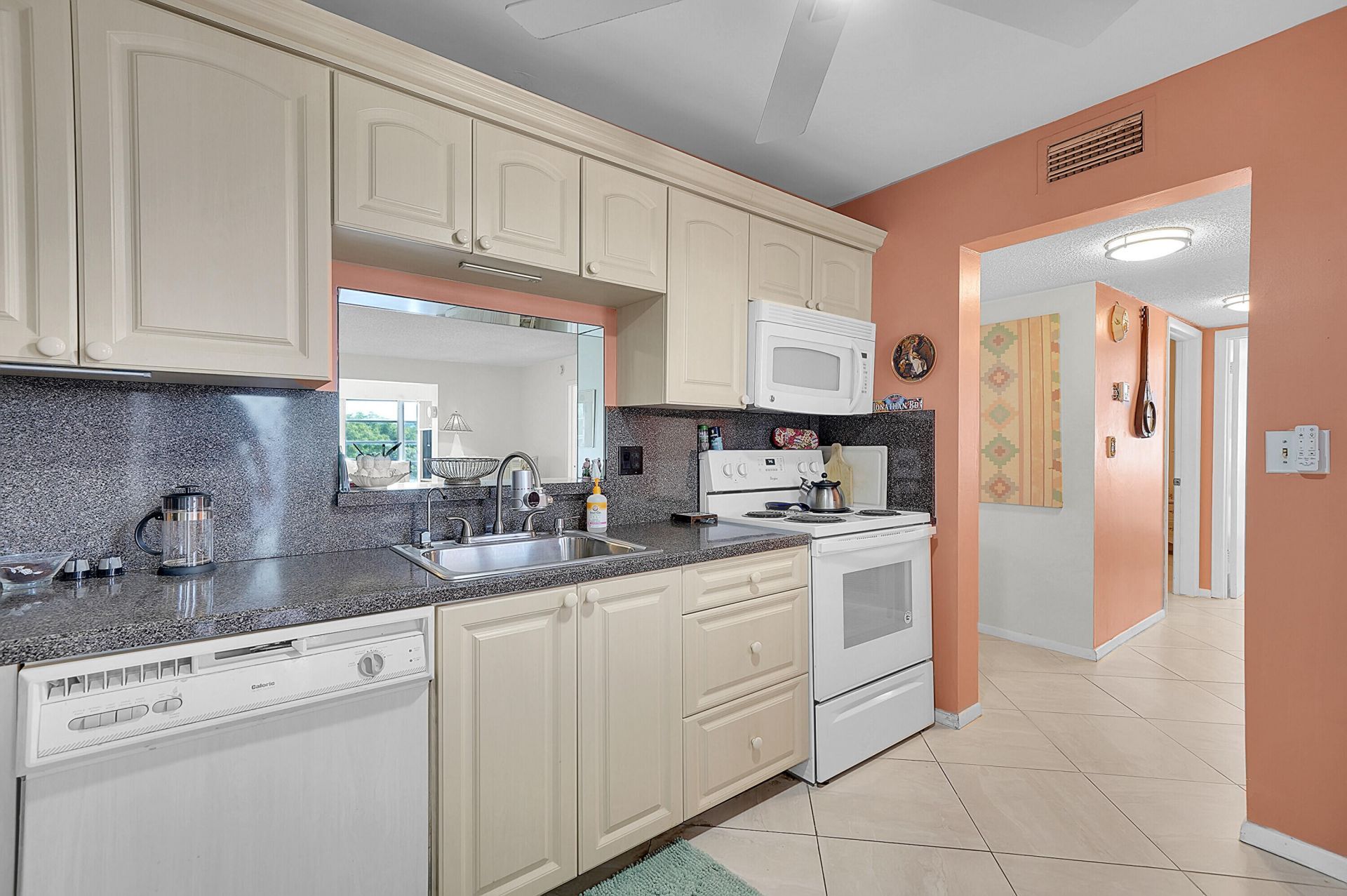 4000 NW 44th Avenue, Unit 301, Lauderdale Lakes, FL 33319 Photo