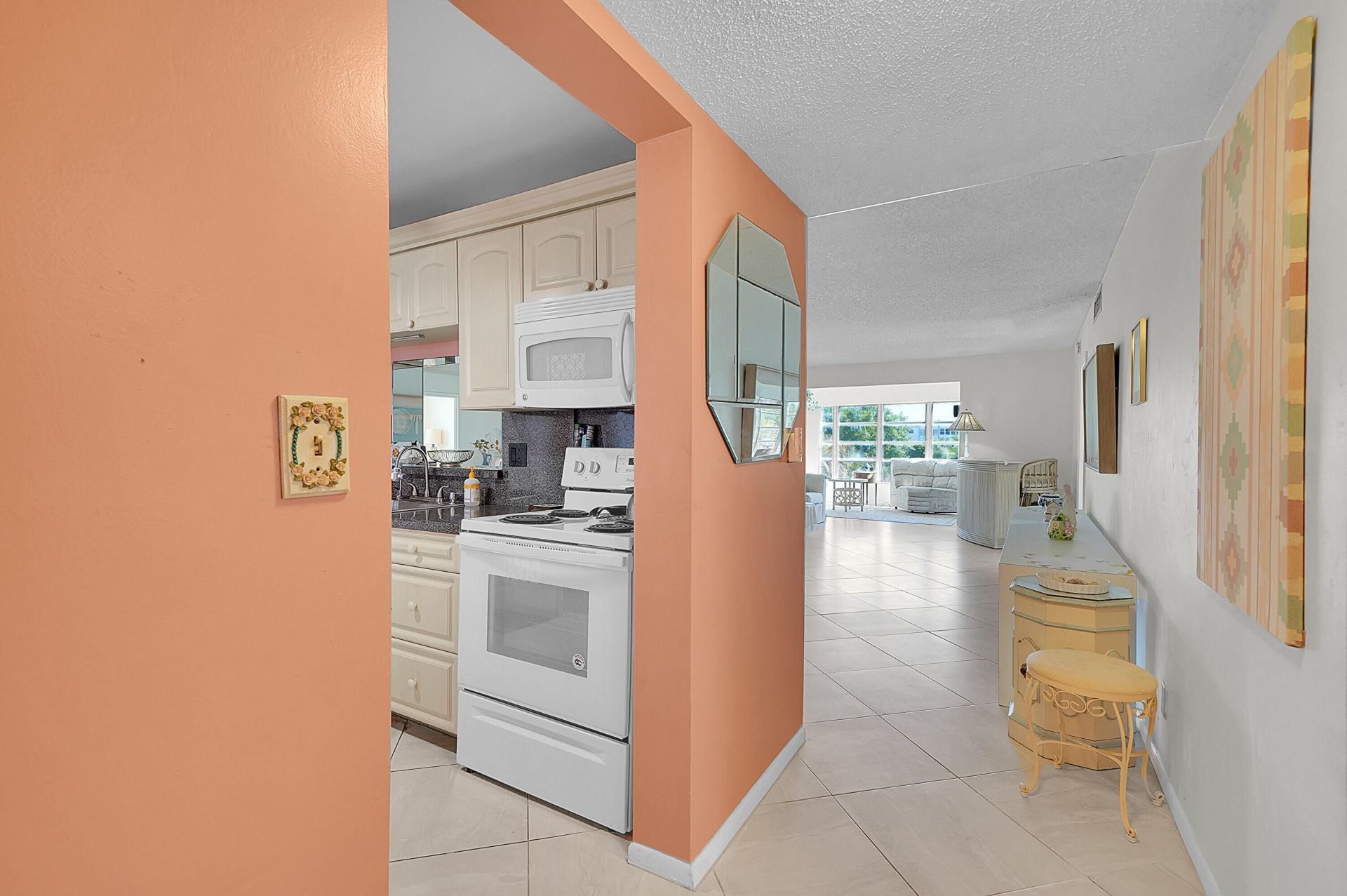 4000 NW 44th Avenue, Unit 301, Lauderdale Lakes, FL 33319 Photo