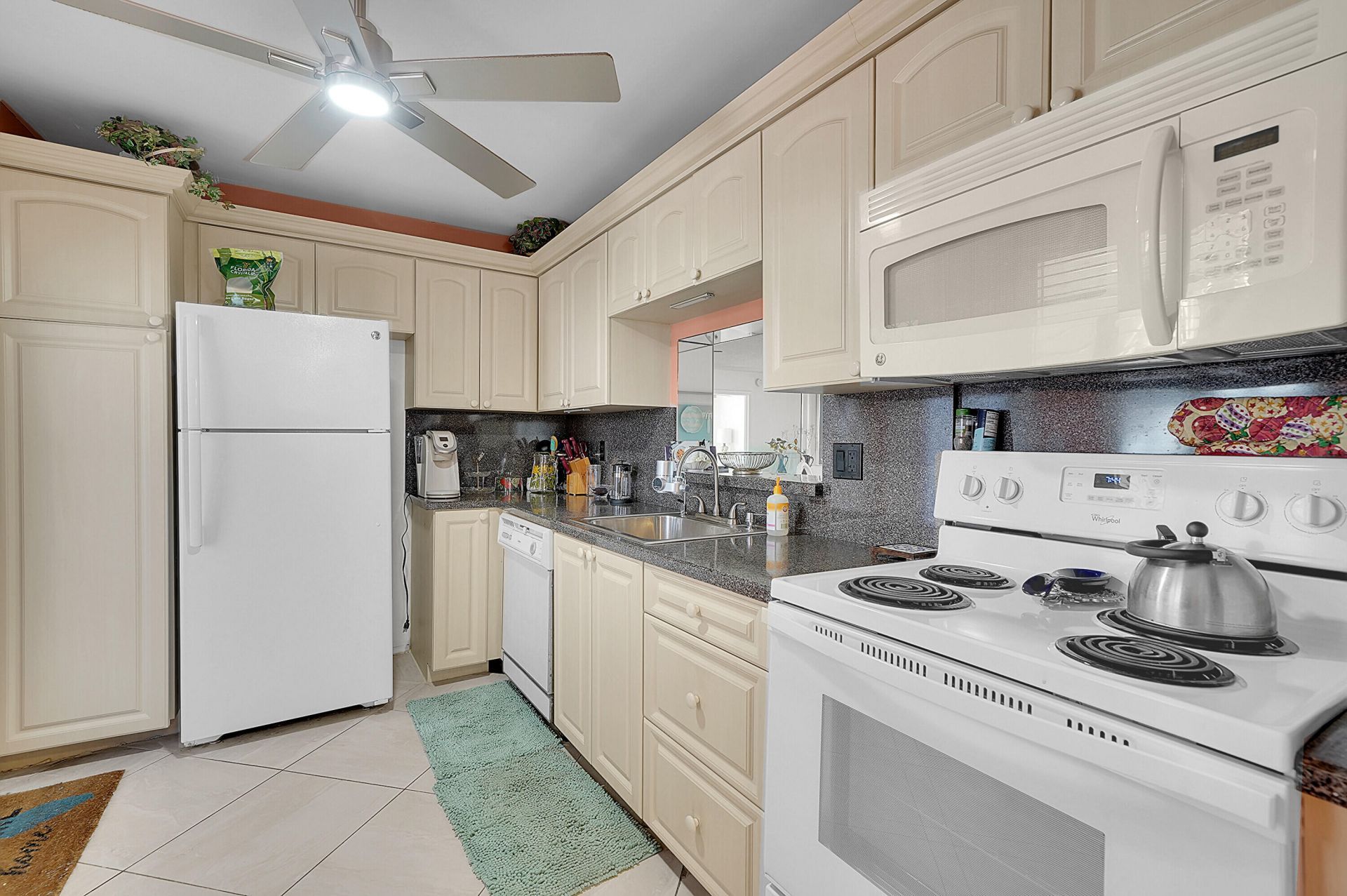 4000 NW 44th Avenue, Unit 301, Lauderdale Lakes, FL 33319 Photo