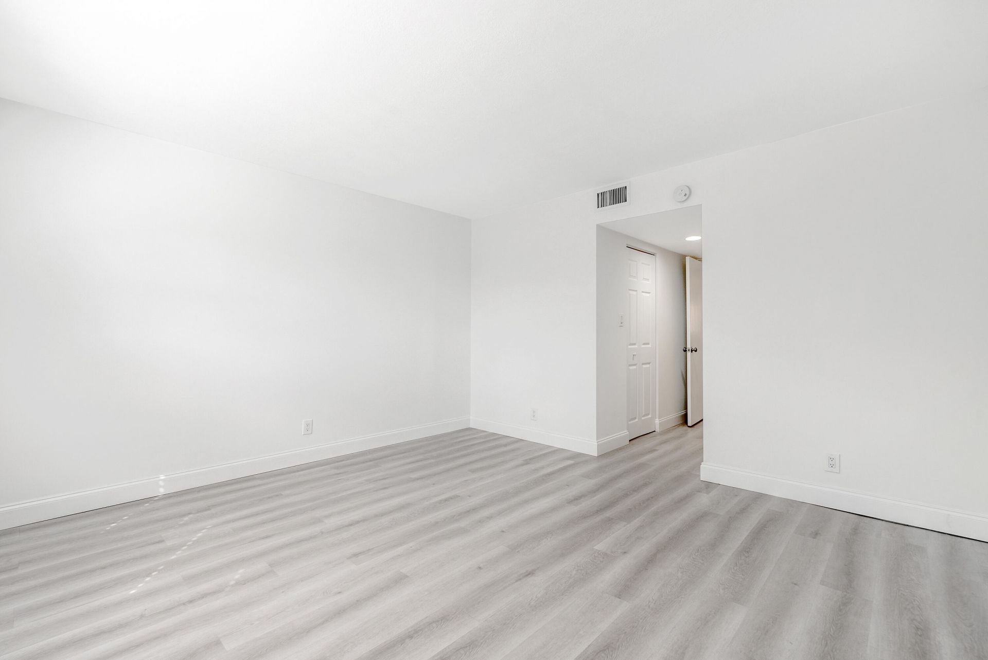 2208 S Cypress Bend Drive, Unit 407, Pompano Beach, FL 33069 Photo