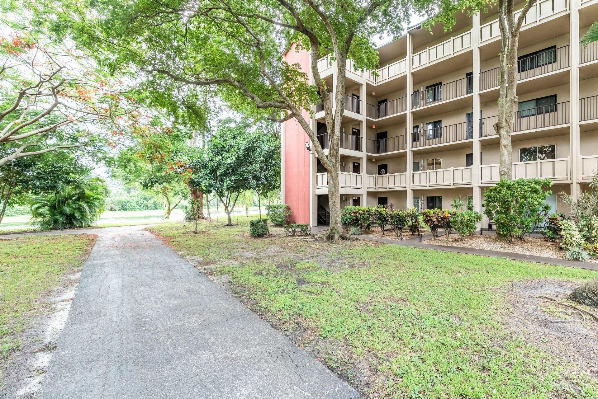 2208 S Cypress Bend Drive, Unit 407, Pompano Beach, FL 33069 Photo