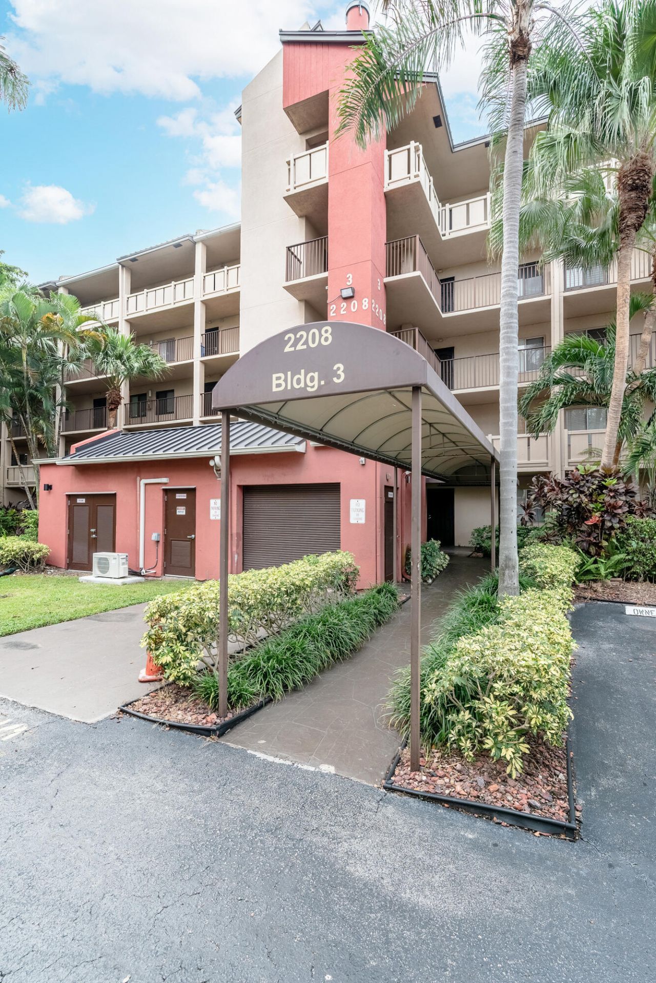 2208 S Cypress Bend Drive, Unit 407, Pompano Beach, FL 33069 Photo