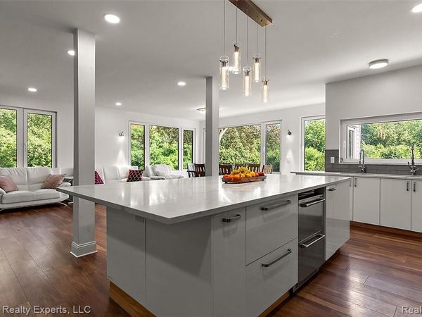 6727 Napier Road, Salem Twp, MI 48170