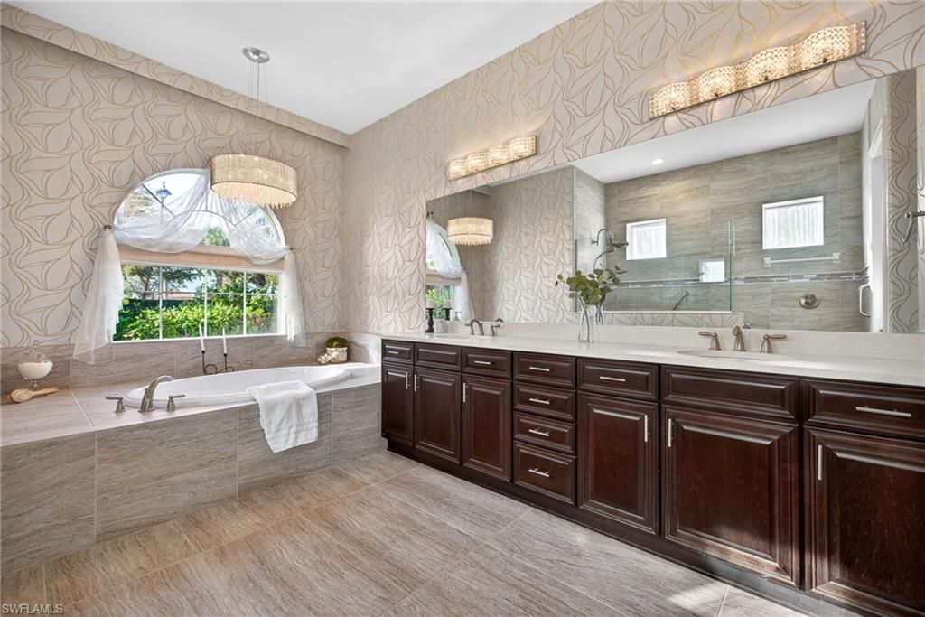 9075 Breakwater Dr, Naples, FL 34120 Photo