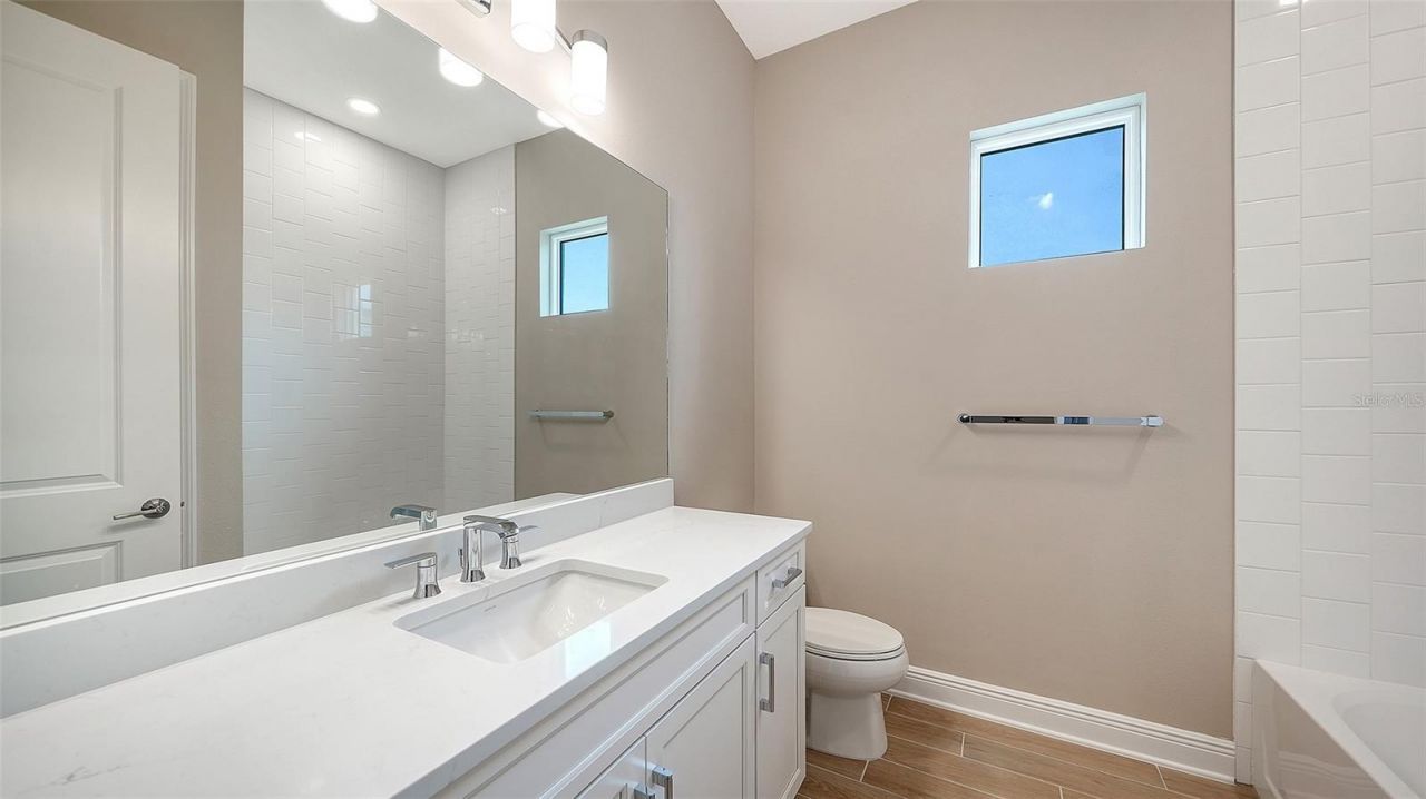 6336 Lake Woodruff Court, Sarasota, FL 34241 Photo