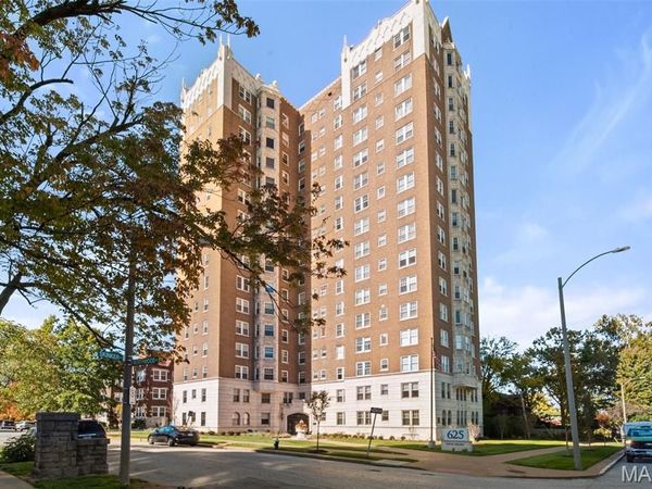 625 S Skinker Drive, Unit 103, St Louis, MO 63105