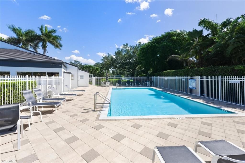 636 Windsor Sq, Unit 102, Naples, FL 34104 Photo