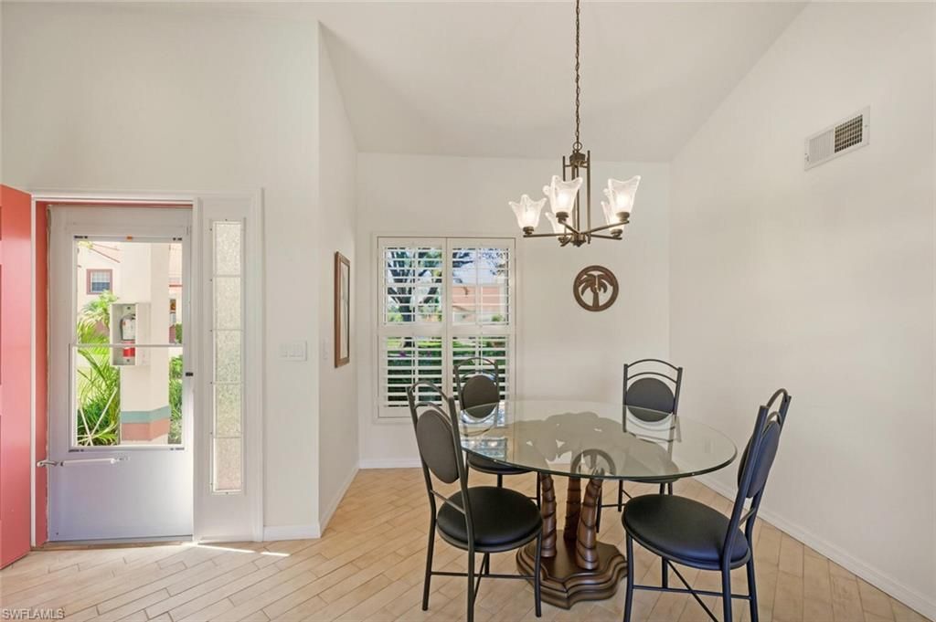 636 Windsor Sq, Unit 102, Naples, FL 34104 Photo