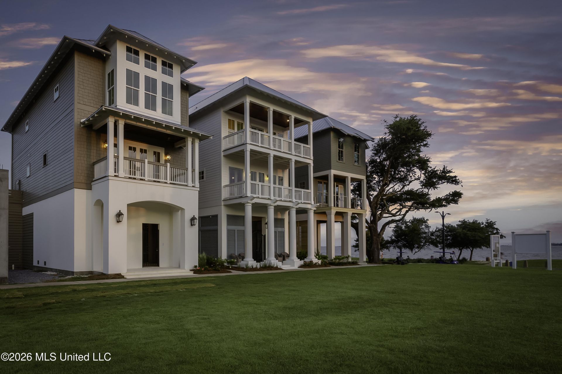 102 S Beach Drive, Ocean Springs, MS 39564 Main Photo