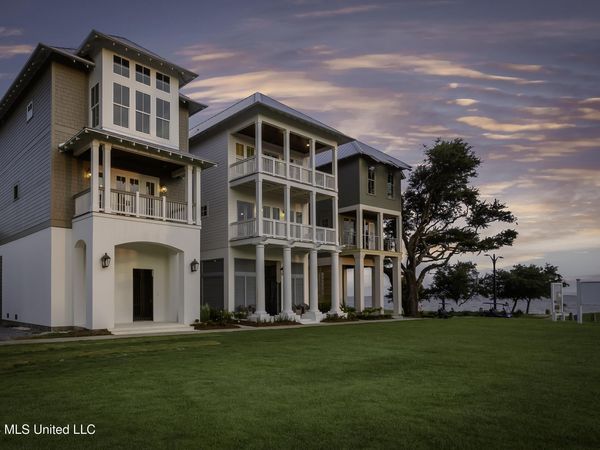 102 S Beach Drive, Ocean Springs, MS 39564