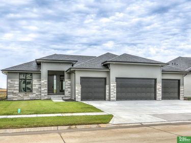 5528 N 213th Avenue, Elkhorn, NE 68022