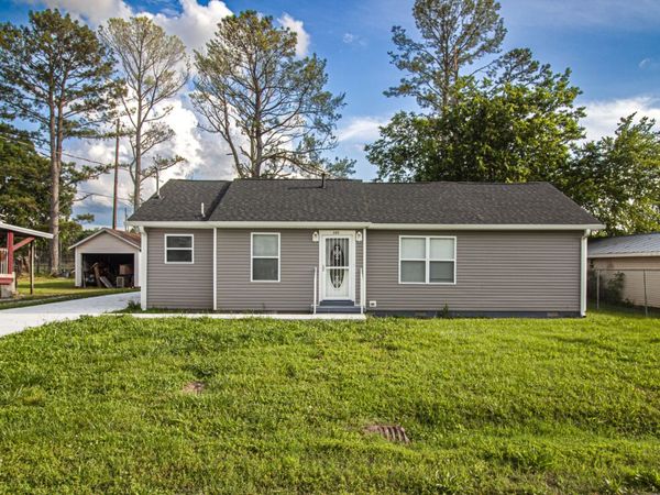 121 Popular St N, Cowan, TN 37318