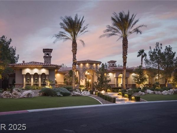 22 Castle Oaks Court, Las Vegas, NV 89141