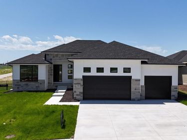 5408 N 212 Street, Elkhorn, NE 68022