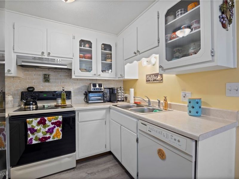 132 S Main Street, Unit B10, Munroe Falls, OH 44262 Photo 10