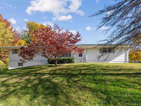 2612 Sunrise Lane, Burlington, IA 52601