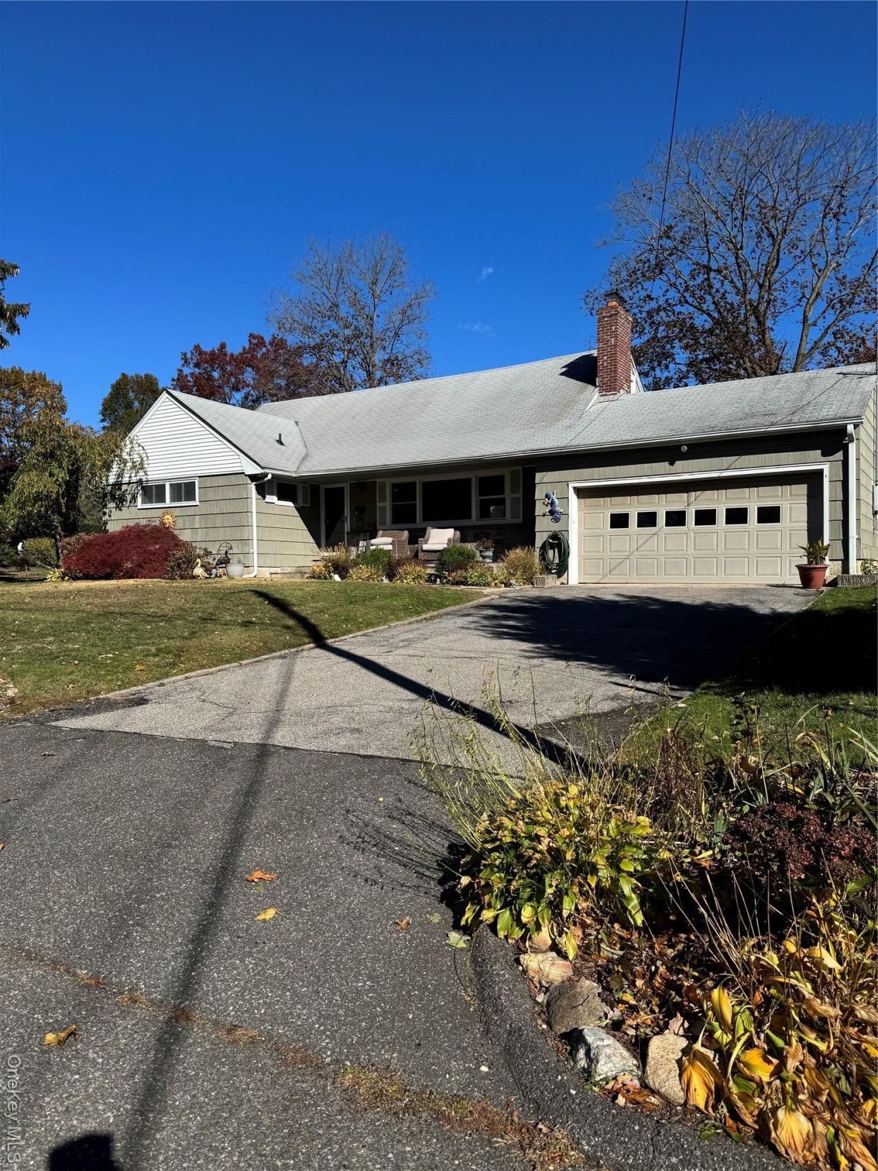 1 Glades Way, Halesite, NY 11743 Main Photo