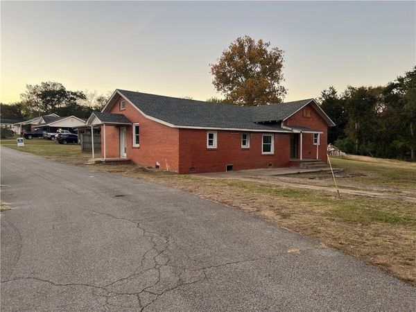 600 Carver Street, Ozark, AR 72949