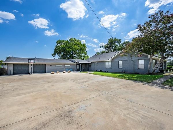 2908 Carson Street, Haltom City, TX 76117
