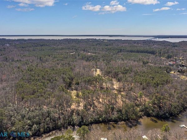 7 Irvington Road, White Stone, VA 22578