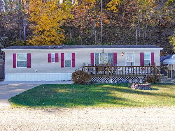 1670 River View Road, Unit 4, Lansing, IA 52151