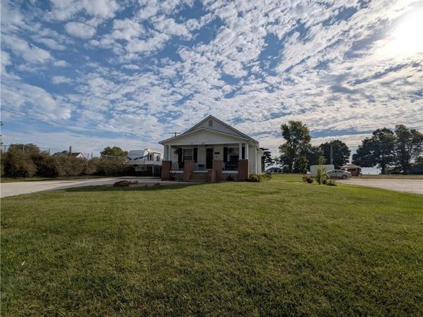 407 S 1st Street, Hiawatha, KS 66434