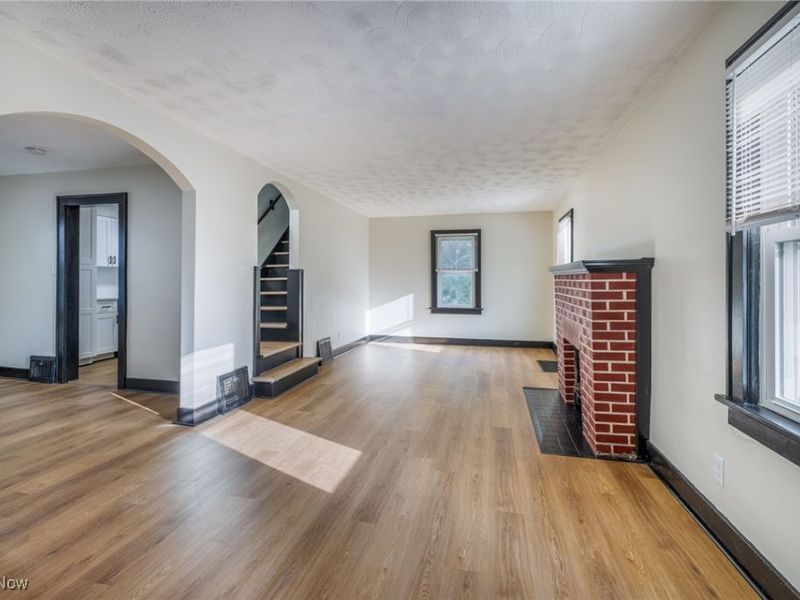 849 Glenn Street, Akron, OH 44320 Photo 2