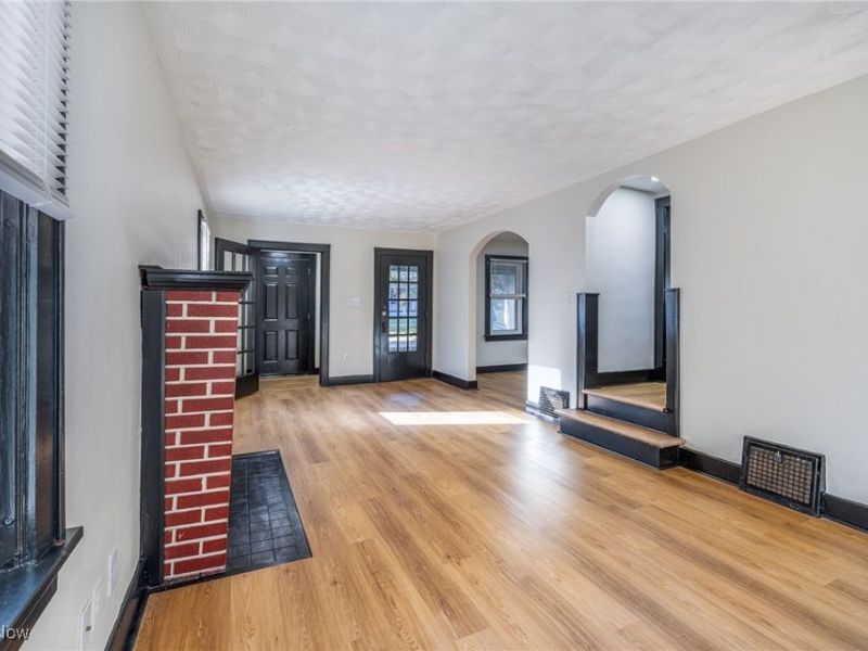 849 Glenn Street, Akron, OH 44320 Photo 5