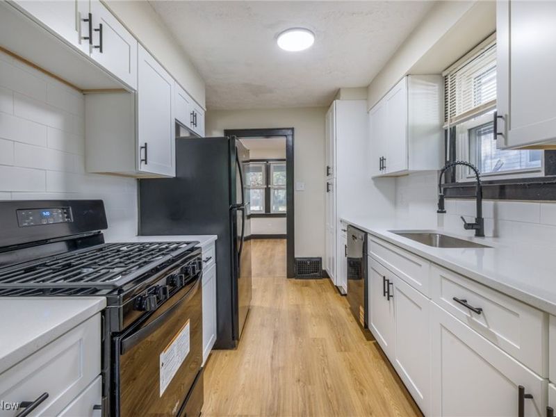 849 Glenn Street, Akron, OH 44320 Photo 9