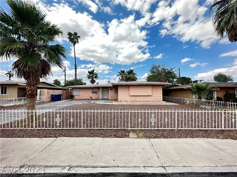 2013 Bracken Avenue, Las Vegas, NV 89104 Main Photo